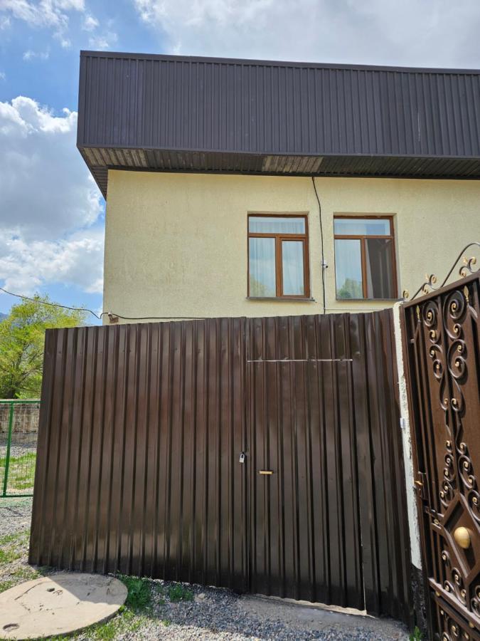 Guest House Tenir Too Naryn Exteriör bild