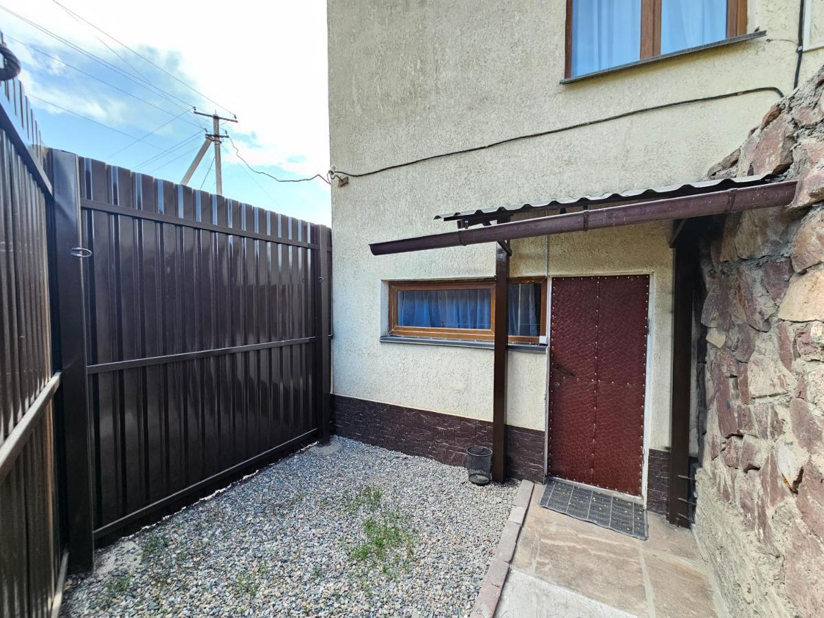 Guest House Tenir Too Naryn Exteriör bild